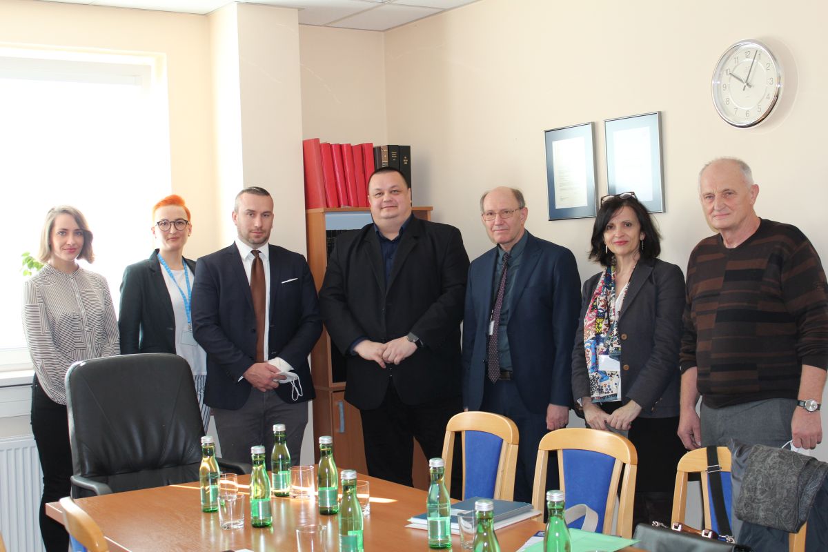 Ján Mikas spolu s kolegami a zástupcami Medzinárodnej agentúry pre atómovú energiu so sídlom vo Viedni