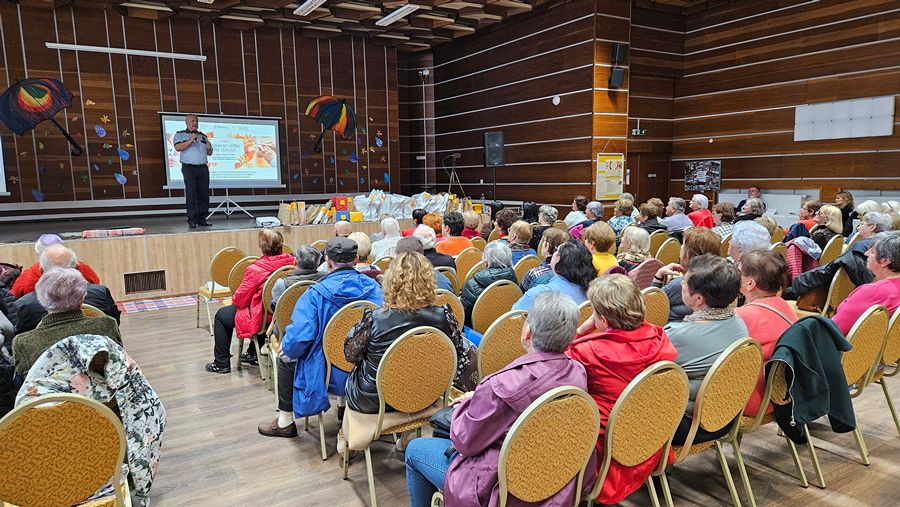 Fotografia prednášky na Rožňavskom veľtrhu pre sioniorov 2024